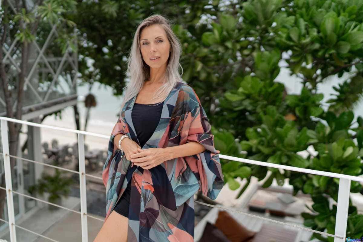 Esses tipos de lenços deixam qualquer vestido elegante ainda mais chique