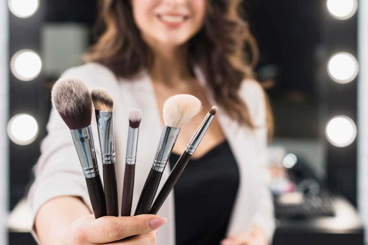 Maquiadoras revelam: esses são os pincéis essenciais para qualquer look