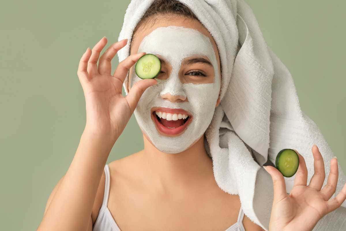 Máscara facial com ingredientes naturais que dá efeito lifting na hora