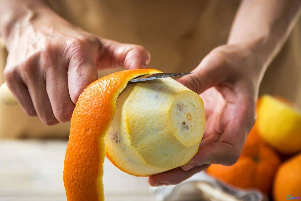 O truque com casca de laranja que deixa a cozinha perfumada naturalmente