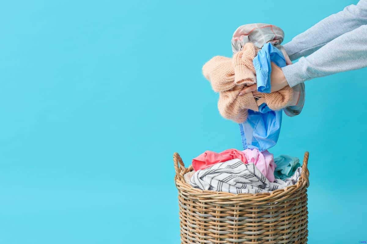 O truque com pano velho que está facilitando a vida de quem lava roupa em casa