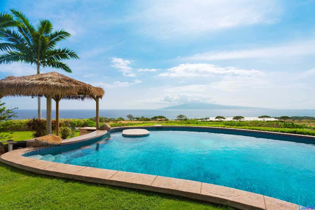 Paisagismo piscina simples: como deixar o entorno bonito sem gastar muito