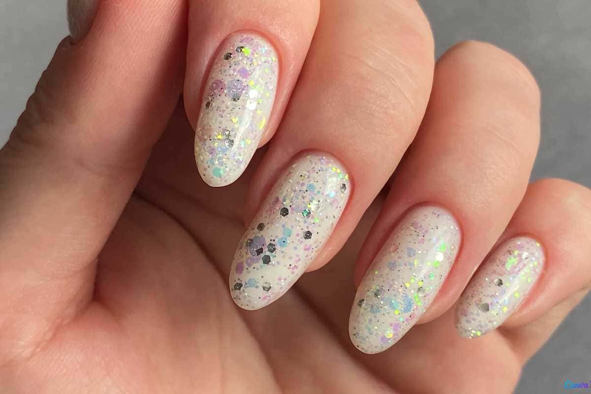 Passo a Passo para Unhas de Ano Novo com Glitter