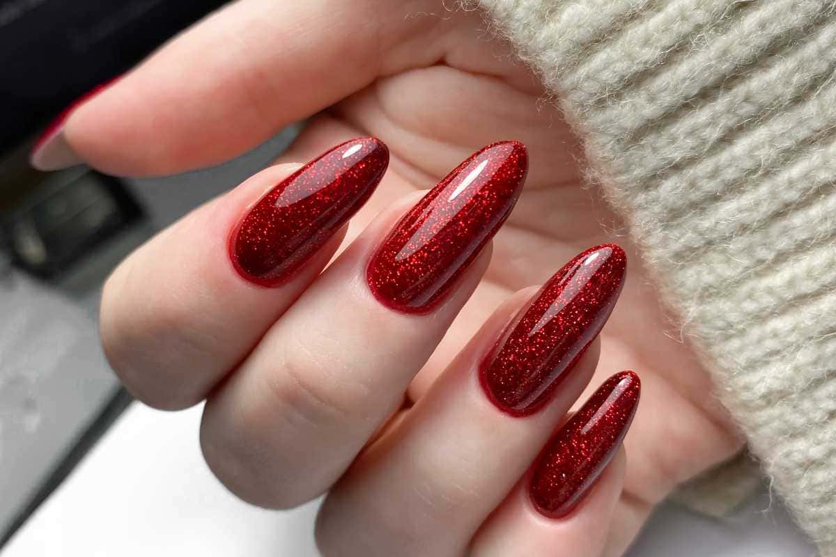 Tons de esmalte que deixam as unhas mais elegantes e modernas para 2025: Tendências Imperdíveis