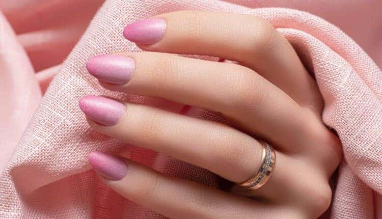 Unha olho grego rosa: tendência delicada e cheia de significado