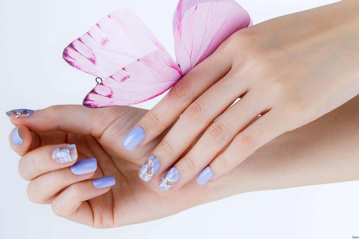 Unha oval decorada: o formato que valoriza qualquer esmaltação