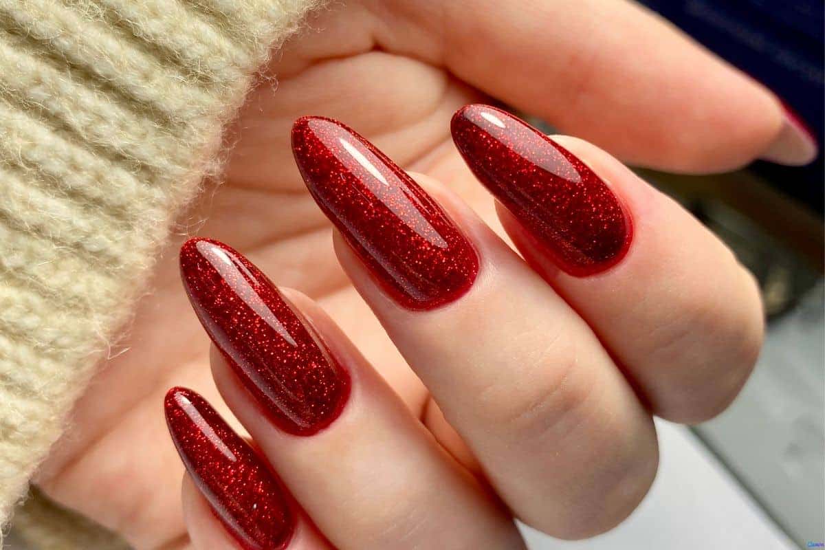 Unhas Decoradas Vermelhas Delicadas: +9 Ideias Românticas e Sofisticadas
