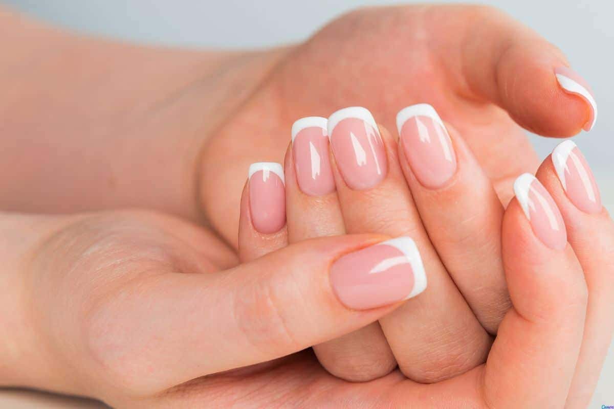 Unhas de gel simples e elegantes que estão conquistando quem ama praticidade com estilo
