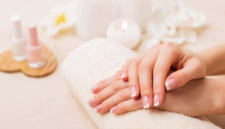 Unhas de gel simples e elegantes que estão conquistando quem ama praticidade com estilo