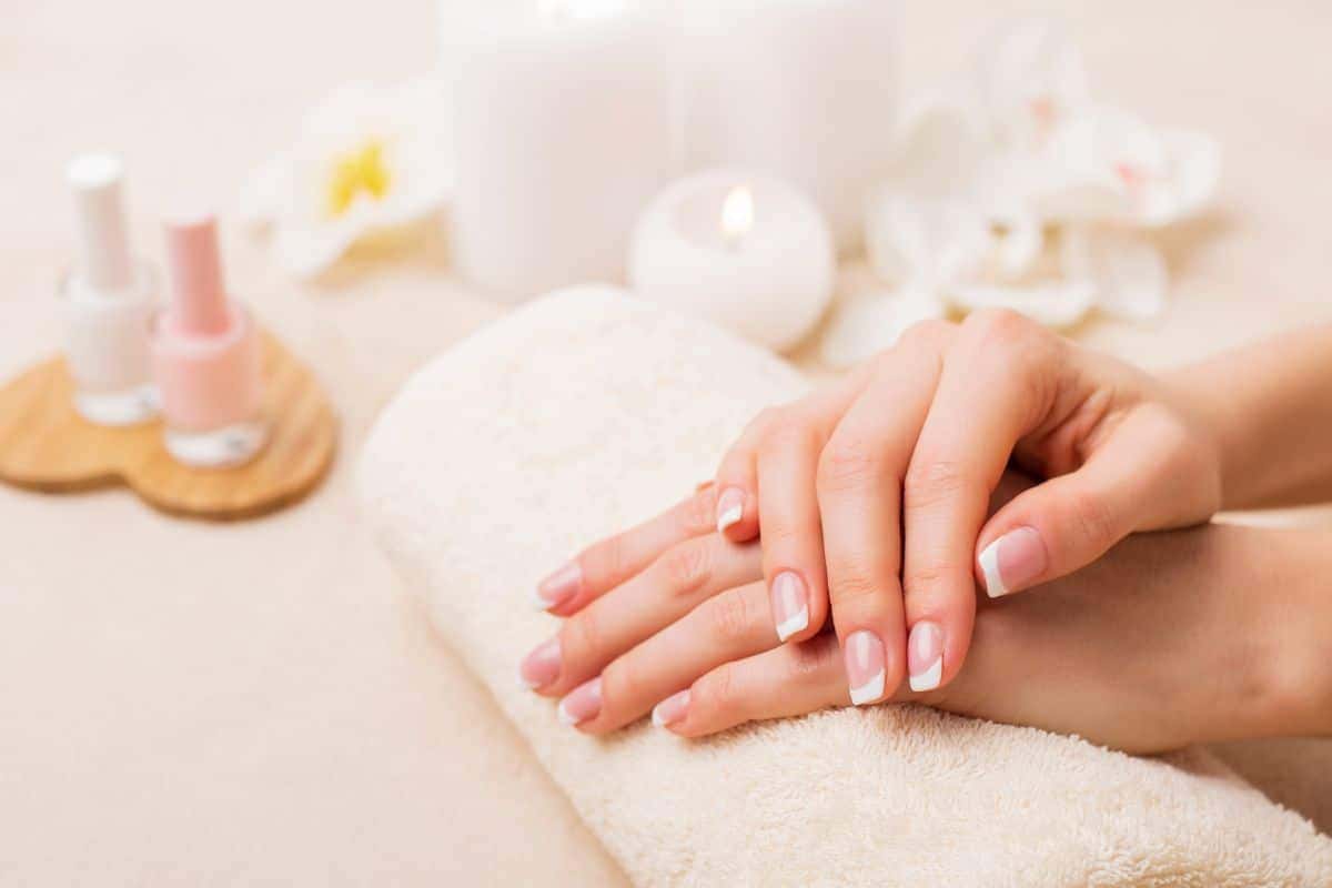 Unhas de gel simples e elegantes que estão conquistando quem ama praticidade com estilo