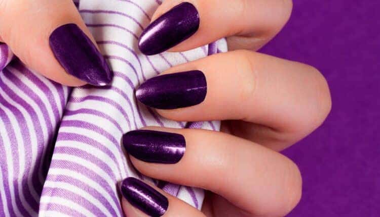 Unhas decoradas roxo e lilás: combinações suaves e criativas para inovar