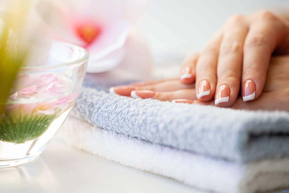 Unhas delicadas e elegantes: o equilíbrio perfeito entre sofisticação e leveza