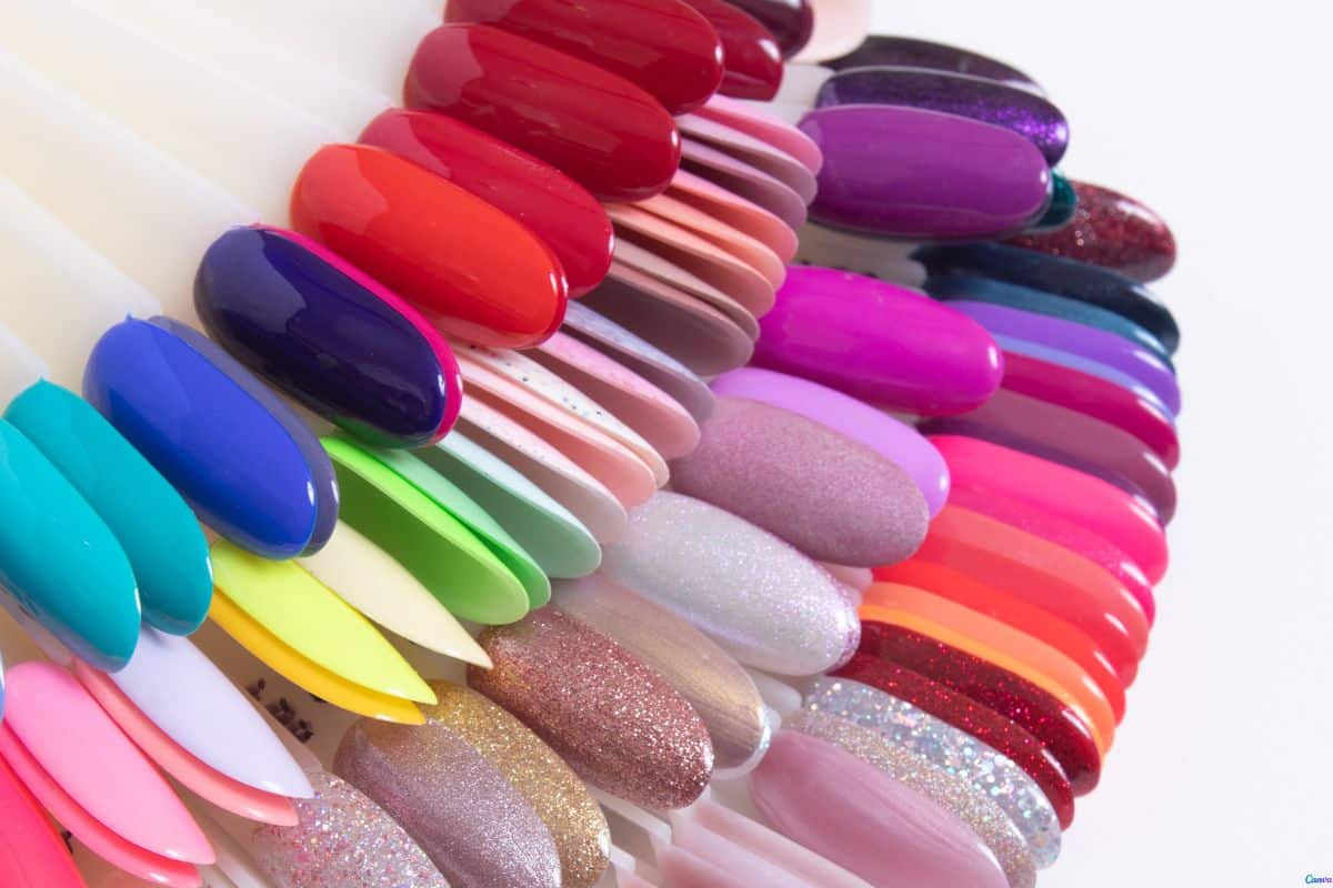 Unhas para carnaval com glitter: 10 inspirações para arrasar nos bloquinhos