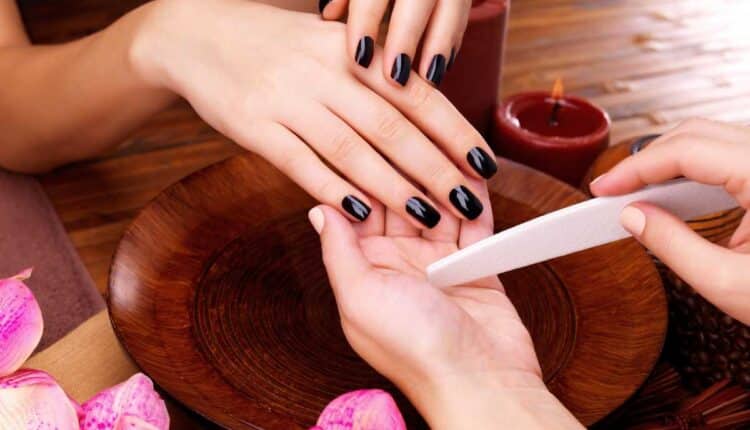 O truque de manicure que faz a esmaltação durar o dobro