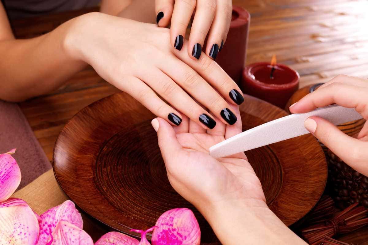 O truque de manicure que faz a esmaltação durar o dobro