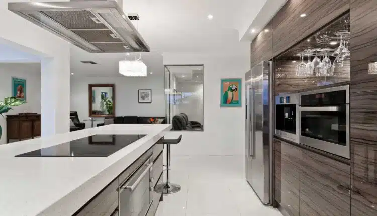 Como tirar o cheiro de fritura da casa sem precisar abrir as janelas