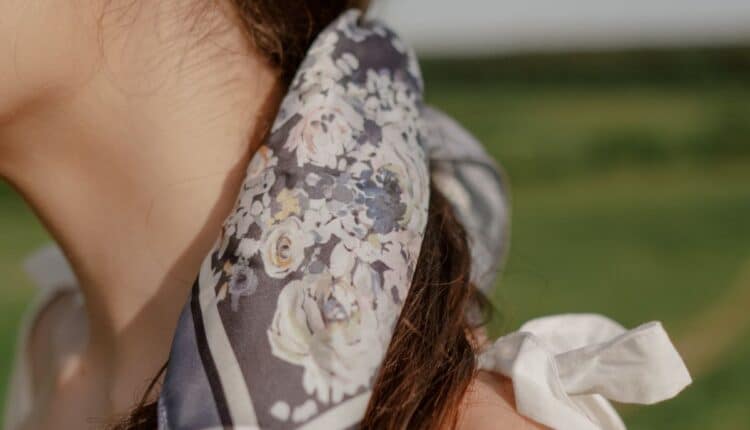 Como usar lenço no cabelo sem tirar a elegância do visual