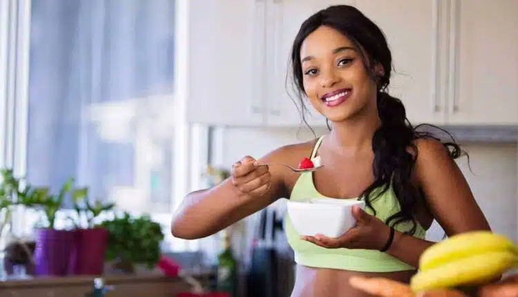 Alimentos que ajudam a manter o cabelo mais forte e brilhoso naturalmente