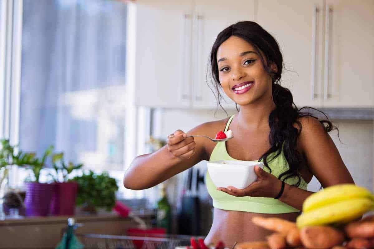 Alimentos que ajudam a manter o cabelo mais forte e brilhoso naturalmente