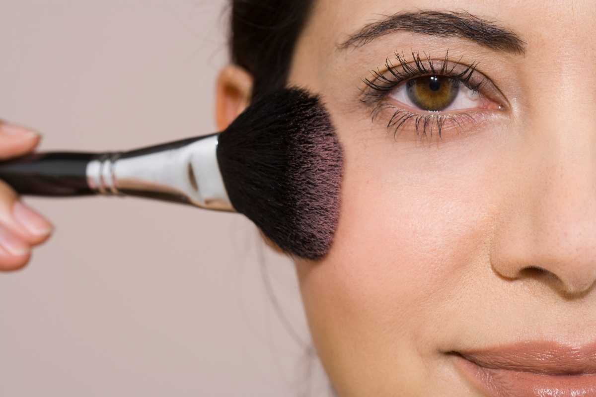 Blush para Valorizar as Maçãs do Rosto