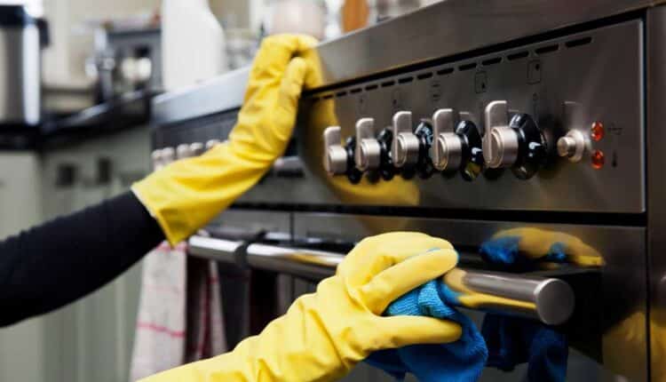 Como desengordurar a cozinha rapidamente sem esfregar: o truque que economiza tempo e esforço
