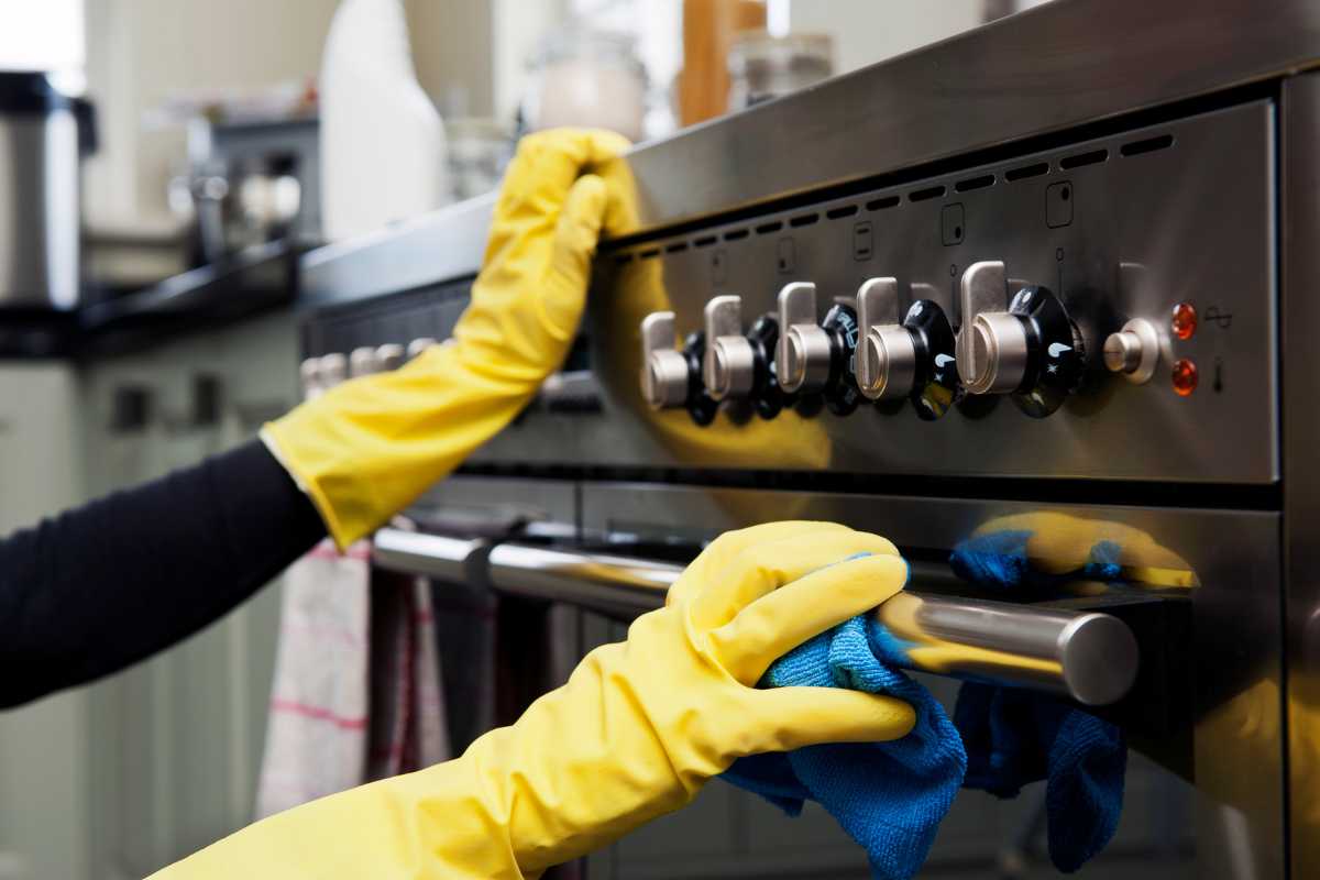 Como desengordurar a cozinha rapidamente sem esfregar: o truque que economiza tempo e esforço