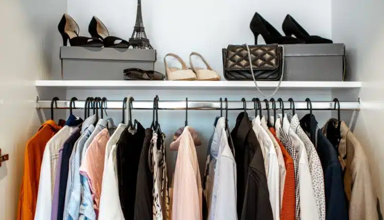 Como manter o guarda-roupa livre de mofo com truque simples e barato