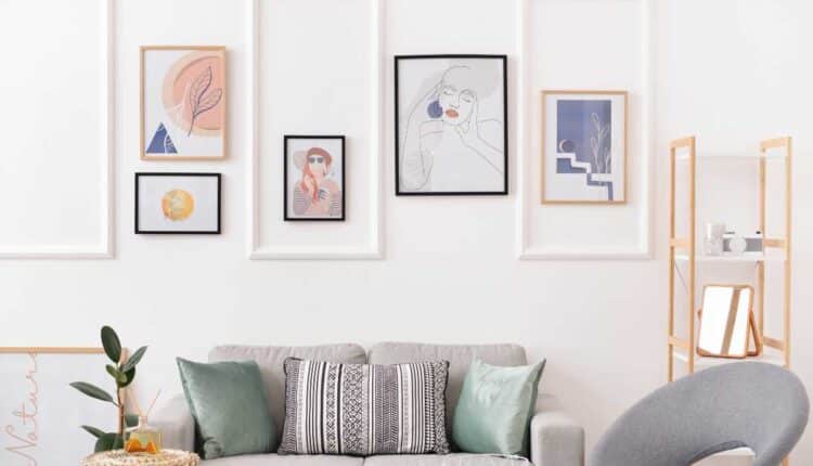 Como misturar quadros de tamanhos diferentes e deixar a parede harmônica com dicas práticas e elegantes
