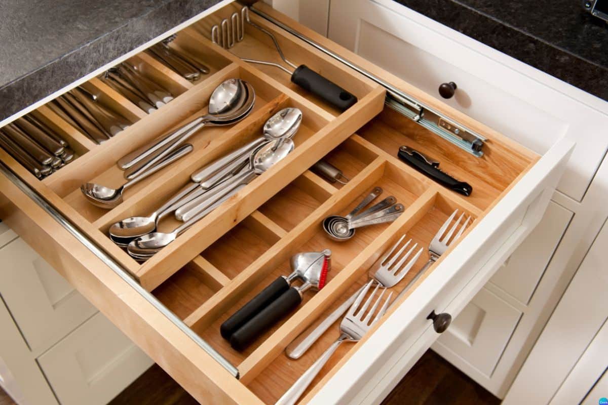 O truque da esponja congelada que está facilitando a vida de quem cozinha