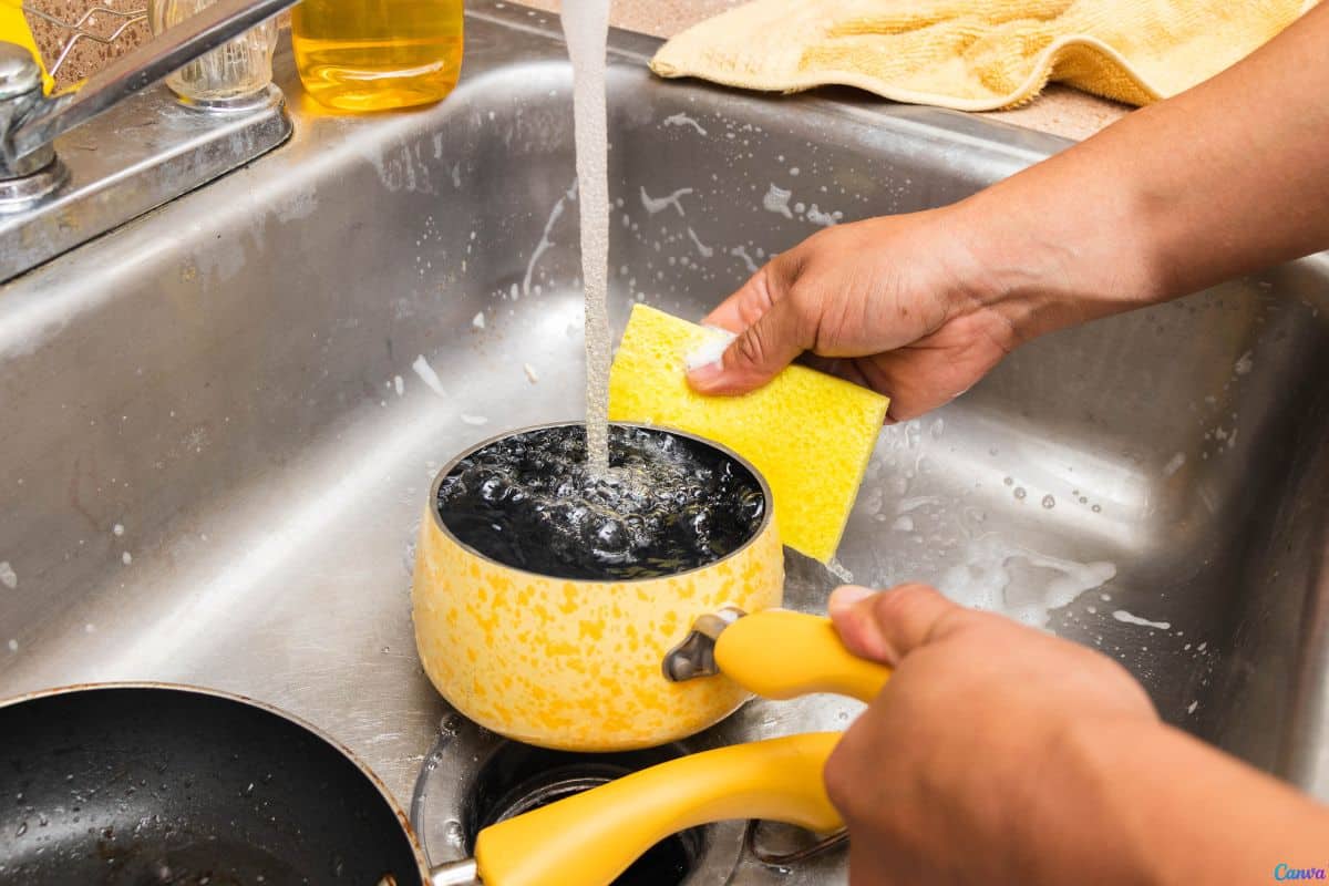 Como tirar manchas de panela sem esforço e sem esfregar por horas