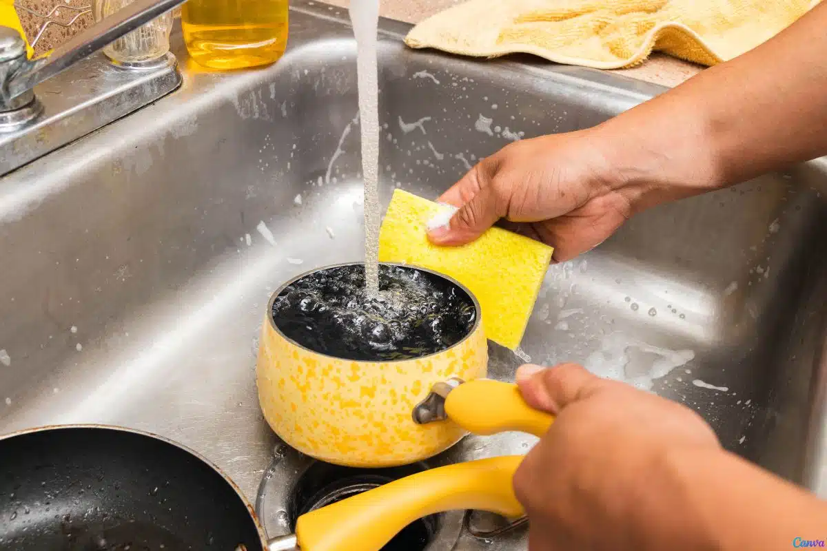 Como tirar manchas de panela sem esforço e sem esfregar por horas