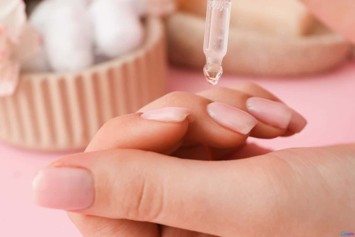 Como usar amolecedor de cutículas e facilitar a manicure