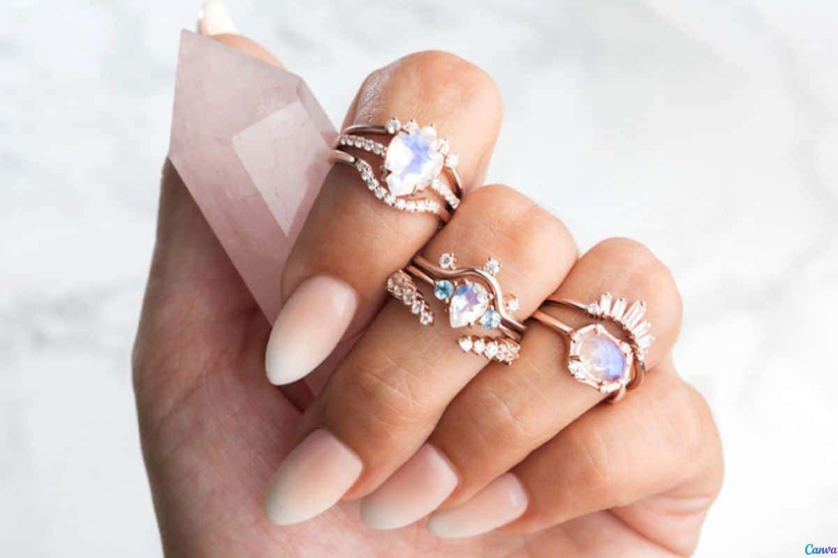 Como usar anéis com elegância e valorizar suas mãos com dicas simples e estilosas