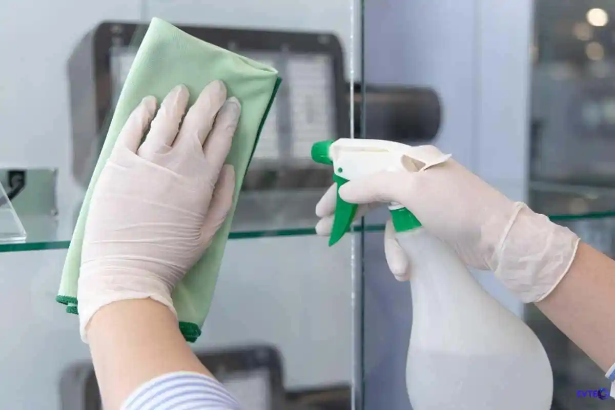 Cuidados com superfícies sensíveis e limpeza de vidros
