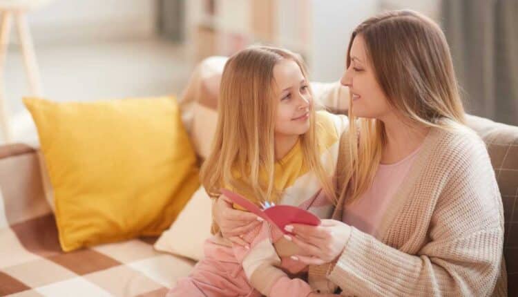 Frases curtas para o Dia das Mães que emocionam mais do que presentes caros: expressões simples com impacto verdadeiro