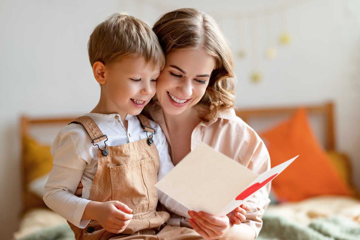 Dicas práticas e inspiração para criar mensagens que aproximam mães e filhos