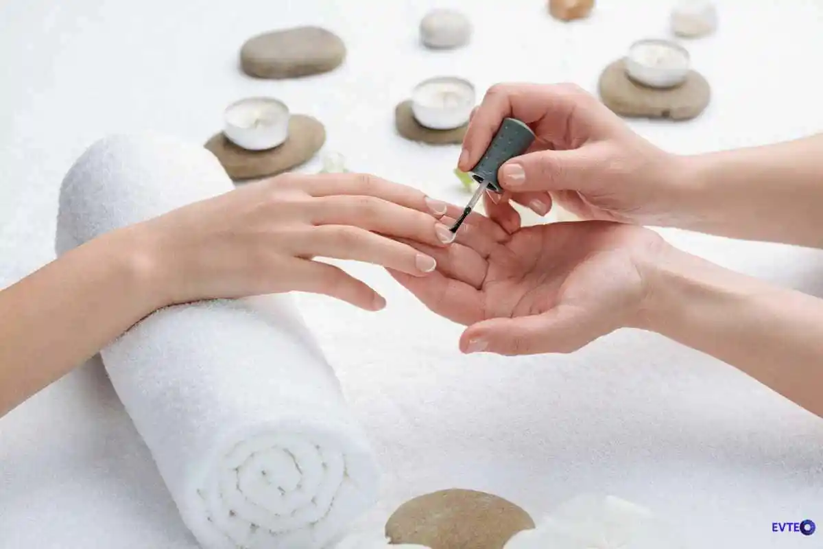Como aplicar base da forma certa pra esmalte durar mais