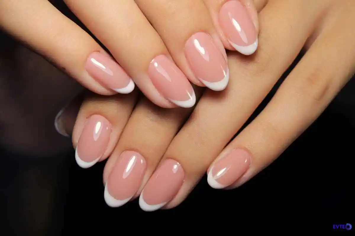 Evolução das Unhas Francesinhas: Do Tradicional ao Invertido
