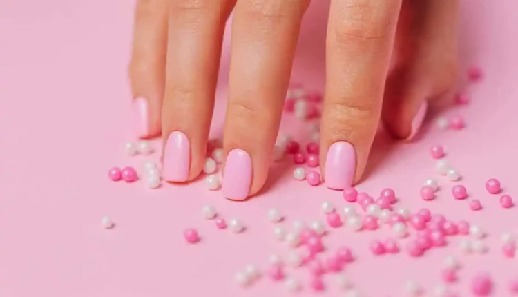 Como manter as unhas bonitas mesmo lavando roupa na mão
