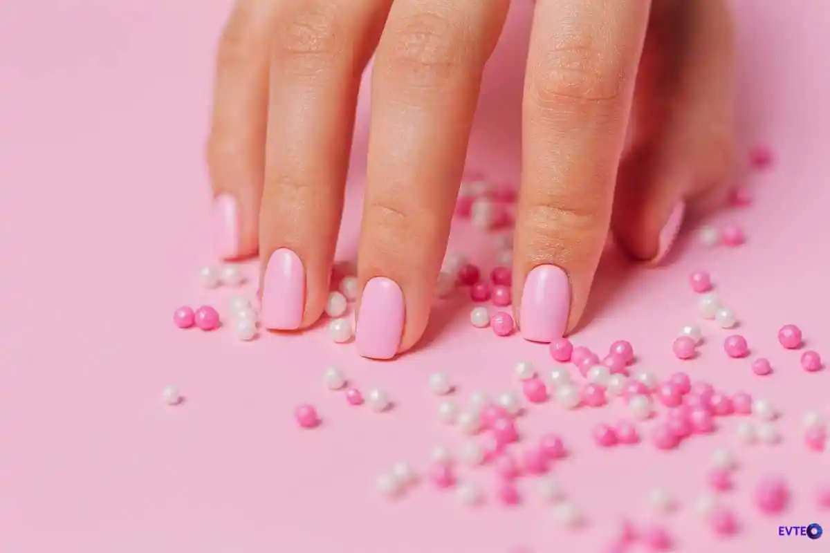 Como manter as unhas bonitas mesmo lavando roupa na mão