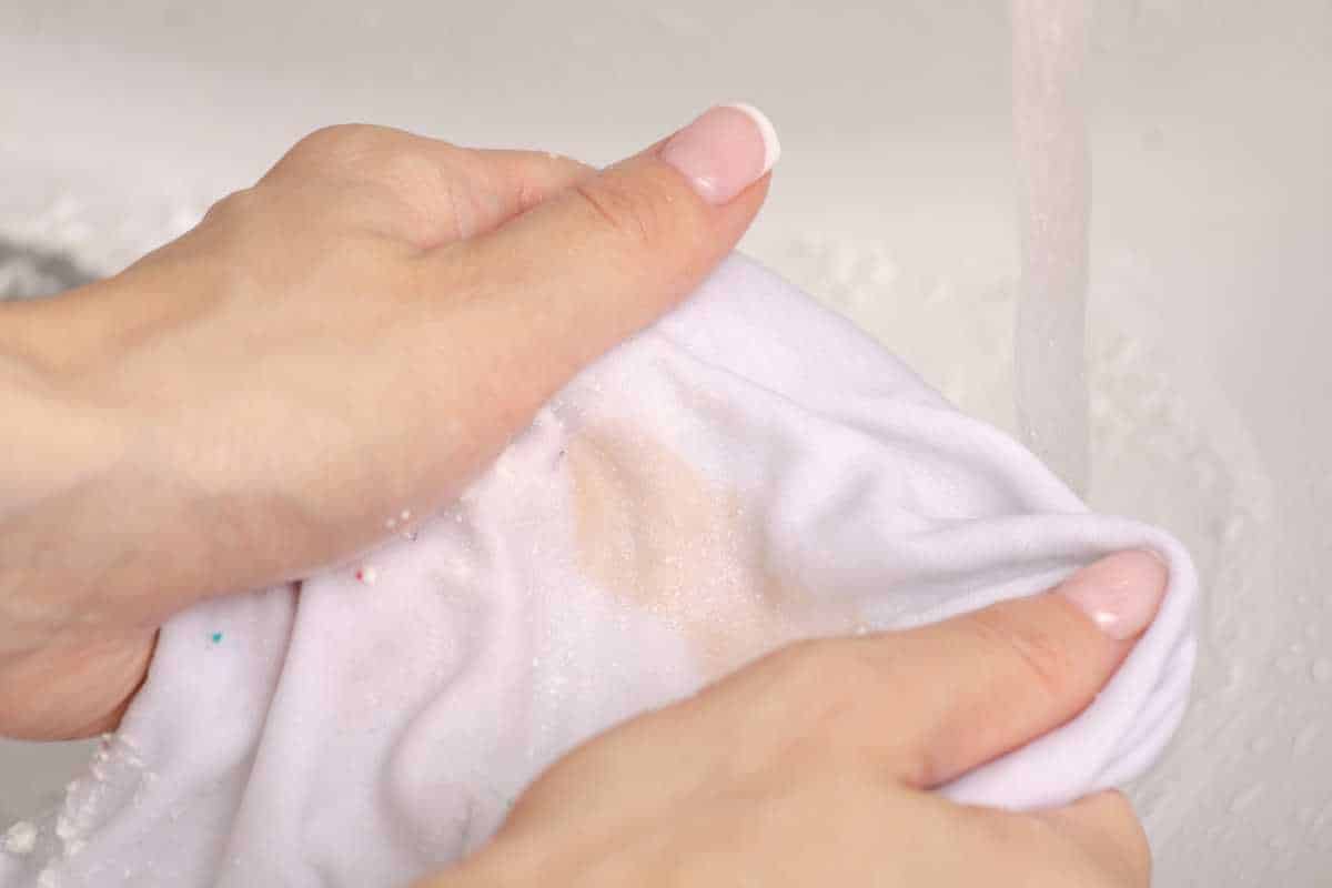 Dicas avançadas para evitar e remover manchas em roupas