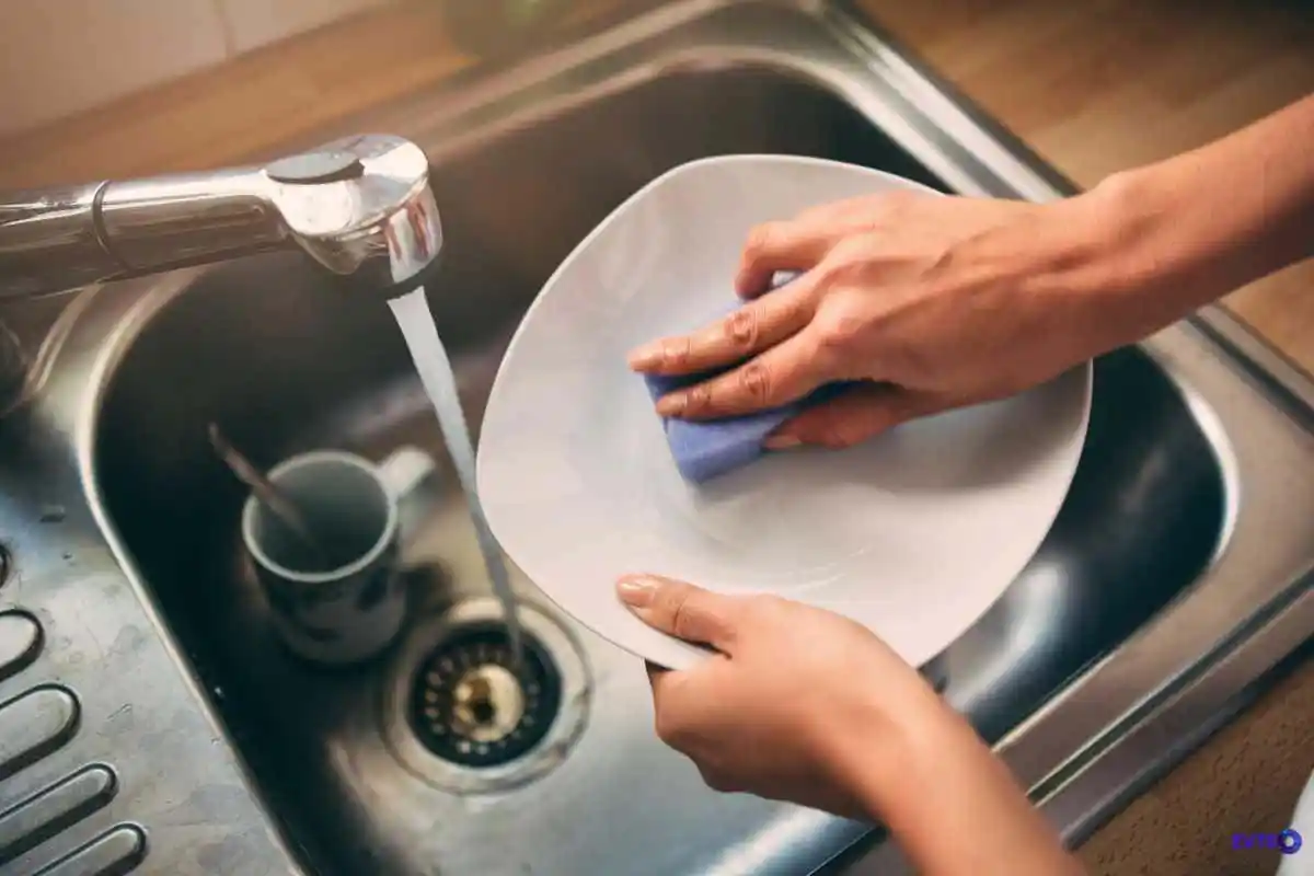 Dicas práticas para manter as unhas impecáveis ao lavar louça