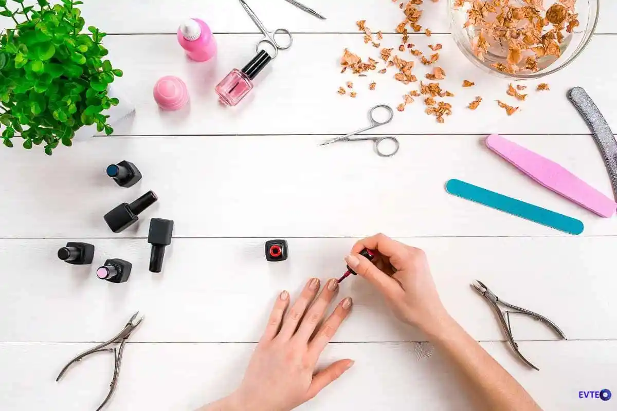 Esmaltação em casa: três técnicas profissionais que garantem acabamento de salão perfeito