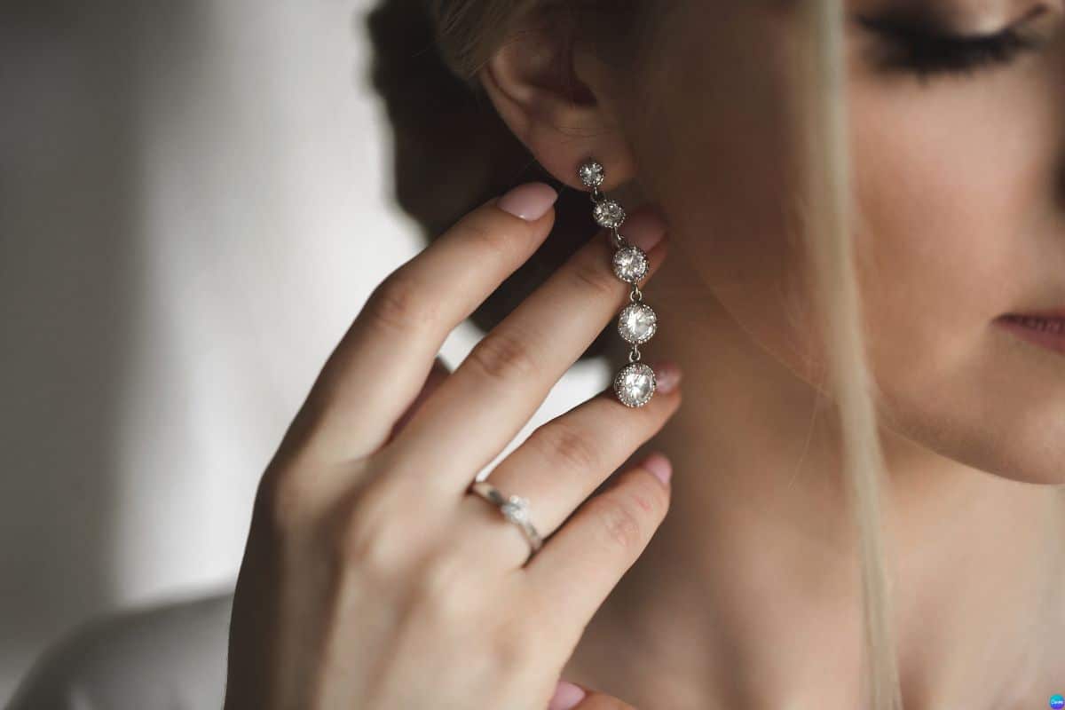 Ideias de brincos elegantes para convidadas de casamento