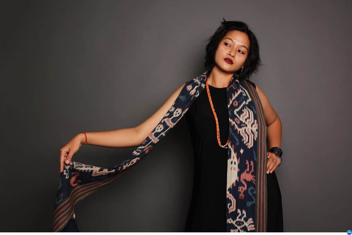 Lenços discretos que dão charme extra ao vestido de festa