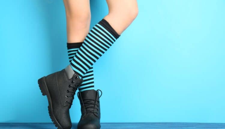 Looks com meia cano alto feminino como criar combinações estilosas
