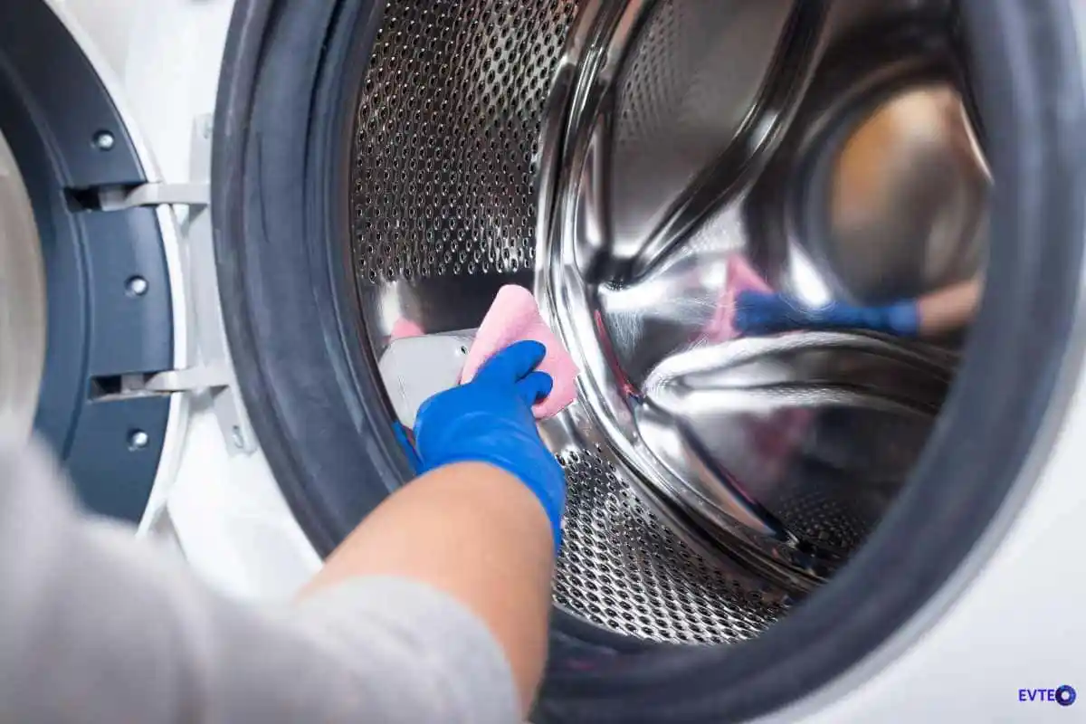 O jeito certo de limpar a máquina de lavar e fazer ela durar mais