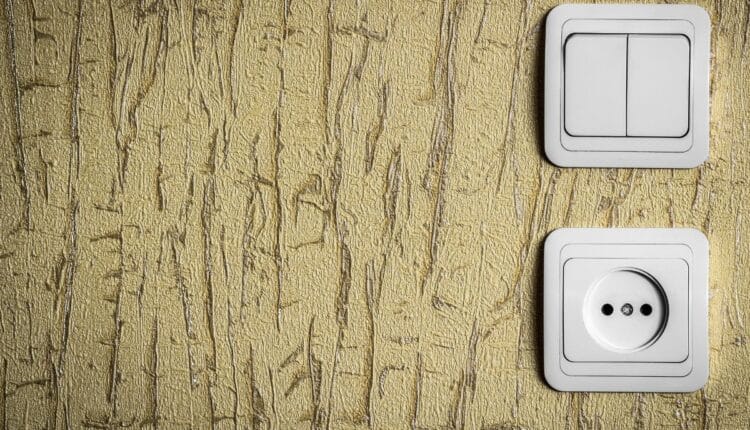 O jeito mais prático de limpar interruptores e tomadas sem risco