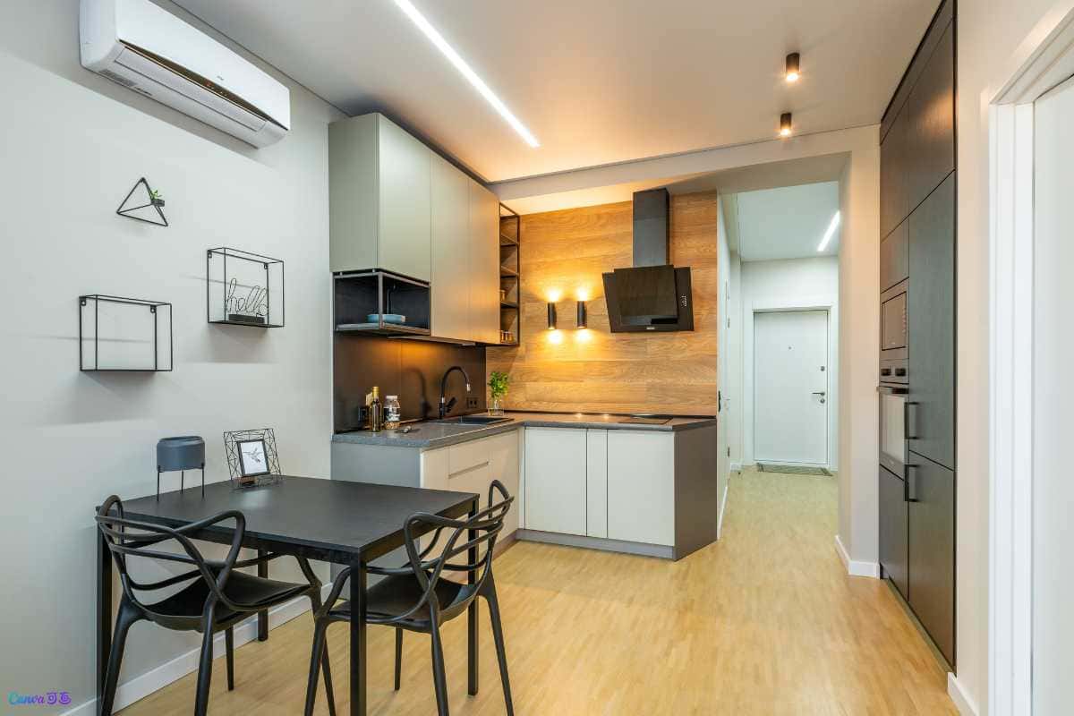 O que fazer para a cozinha pequena parecer maior usando apenas truques de decoração