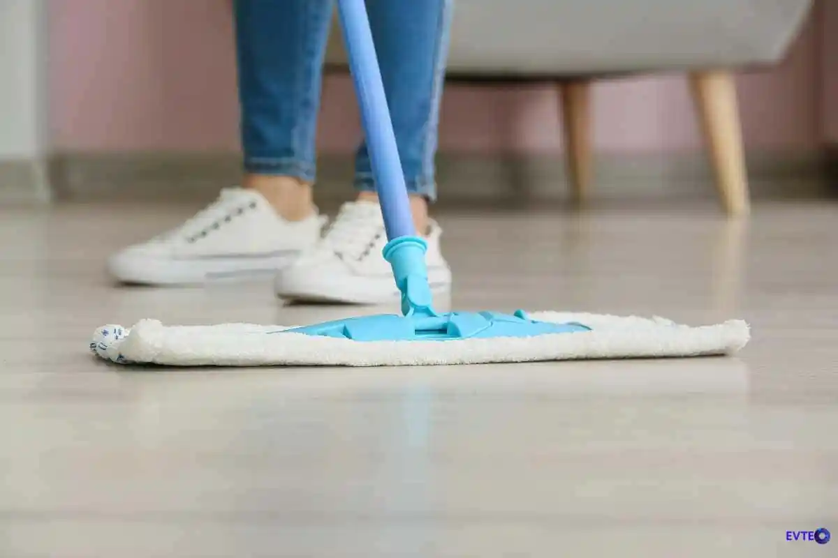 O que colocar na água do pano de chão pra casa ficar perfumada